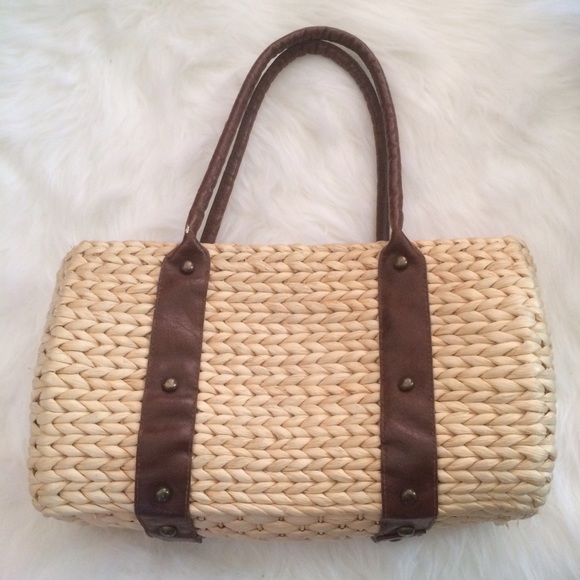 Super Cute Vintage Straw Bag - Picture 2 of 4